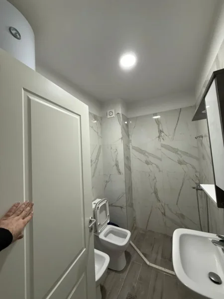 Tirane, jepet me qera apartament 1+1+Ballkon Kati 4, 72 m² 450 € (ASTIR)