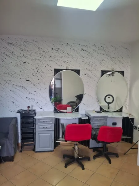 Vlore, jepet me qera dyqan Kati 1, 1 m² 200 € (Tek Shkolla Ismail Qemali,Orizi)