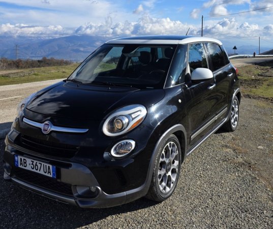 Tirane, shes makine Fiat 500L Trekking 4x4 Benzin, e zeze automatik Kondicioner 138.000 km 6.500 €