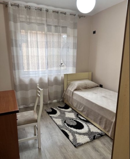 Tirane, jepet me qera apartament 2+1 Kati 2, 75 m² 700 € (KOMUNA E PARISIT)
