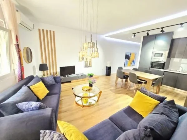 Tirane, shes apartament 2+1+2+Ballkon Kati 7, 105 m² 259.000 € (Komuna e Parisit)