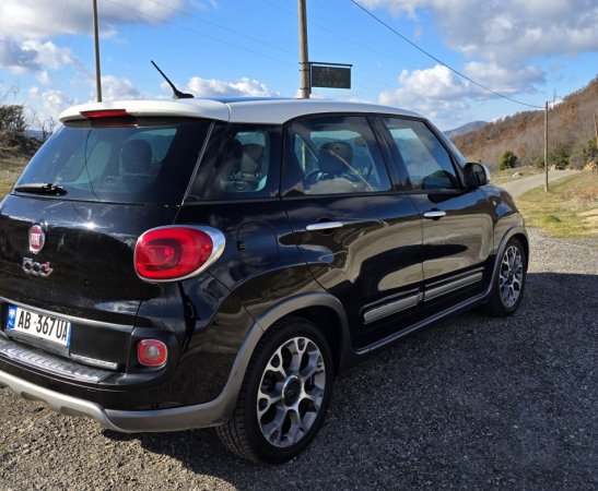 Tirane, shes makine Fiat 500L Trekking 4x4 Benzin, e zeze automatik Kondicioner 138.000 km 6.500 €