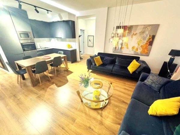 Tirane, shes apartament 2+1+2+Ballkon Kati 7, 105 m² 259.000 € (Komuna e Parisit)
