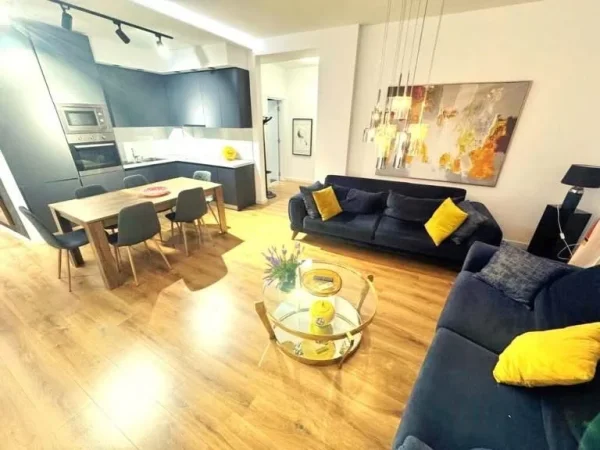 Tirane, shes apartament 2+1+2+Ballkon Kati 7, 105 m² 259.000 € (Komuna e Parisit)