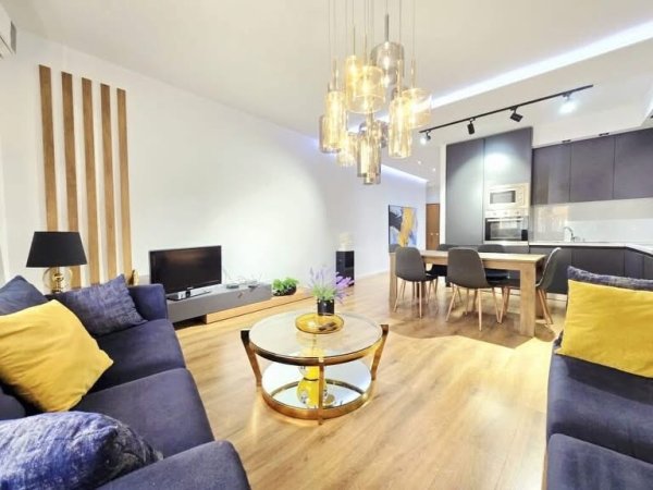 Tirane, shes apartament 2+1+2+Ballkon Kati 7, 105 m² 259.000 € (Komuna e Parisit)