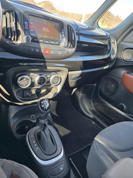 Tirane, shes makine Fiat 500L Trekking 4x4 Benzin, e zeze automatik Kondicioner 138.000 km 6.500 €