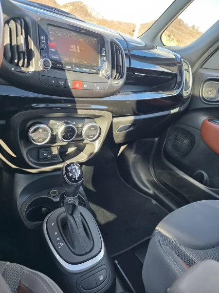 Tirane, shes makine Fiat 500L Trekking 4x4 Benzin, e zeze automatik Kondicioner 138.000 km 6.500 €