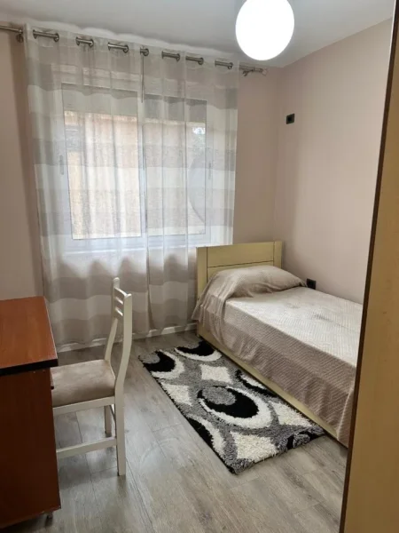 Tirane, jepet me qera apartament 2+1 , 90 m² 700 € (vasil shanto)
