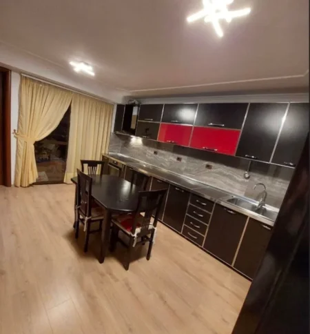 Tirane, jepet me qera apartament 2+1 Kati 5, 101 m² 900 € (MYSLYM SHYRI)