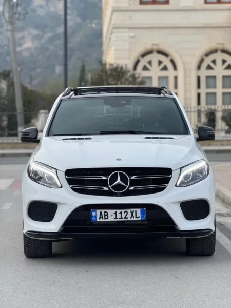 Berat, shes makine Mercedes-Benz GLE 43 AMG 4MATIC – Viti 2017 Benzin, e bardhë automatik Kondicioner 119.000 km 27.500 €