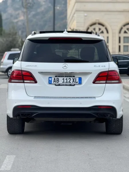 Berat, shes makine Mercedes-Benz GLE 43 AMG 4MATIC – Viti 2017 Benzin, e bardhë automatik Kondicioner 119.000 km 27.500 €