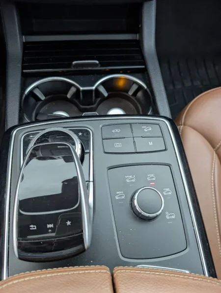 Berat, shes makine Mercedes-Benz GLE 43 AMG 4MATIC – Viti 2017 Benzin, e bardhë automatik Kondicioner 119.000 km 27.500 €