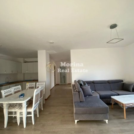 Tirane, jepet me qera apartament 3+1 Kati 3, 115 m² 600 € (Rruga 5 Maji)