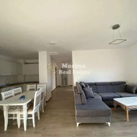 Tirane, jepet me qera apartament 3+1 Kati 3, 115 m² 500 € (Rruga 5 Maji)