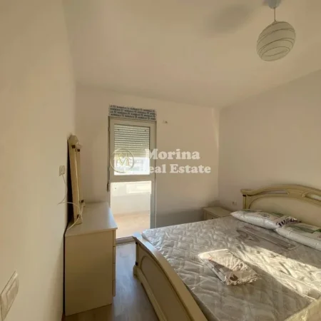 Tirane, jepet me qera apartament 3+1 Kati 3, 115 m² 500 € (Rruga 5 Maji)