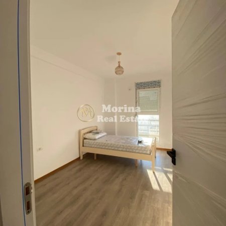 Tirane, jepet me qera apartament 3+1 Kati 3, 115 m² 600 € (Rruga 5 Maji)