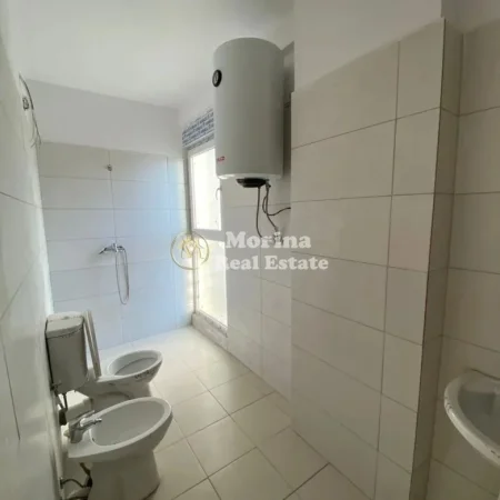 Tirane, jepet me qera apartament 3+1 Kati 3, 115 m² 500 € (Rruga 5 Maji)