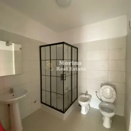 Tirane, jepet me qera apartament 3+1 Kati 3, 115 m² 500 € (Rruga 5 Maji)