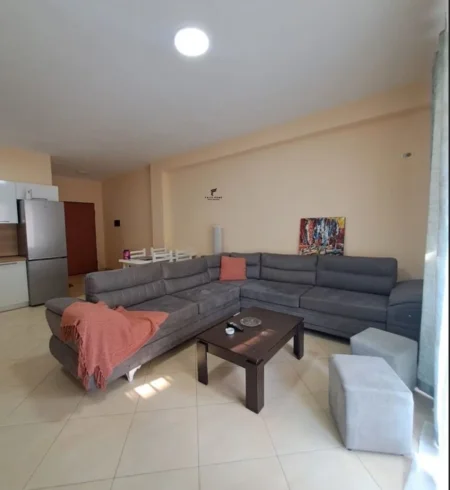 Tirane, jepet me qera apartament 2+1 , 550 € (KODRA E DIELLIT)