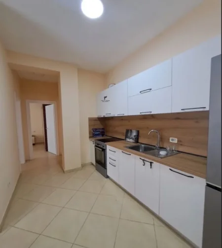 Tirane, jepet me qera apartament 2+1 , 550 € (KODRA E DIELLIT)