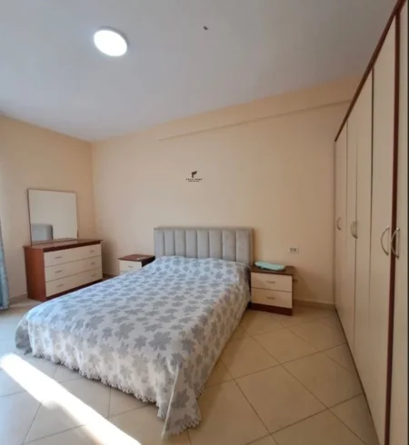 Tirane, jepet me qera apartament 2+1 , 550 € (KODRA E DIELLIT)