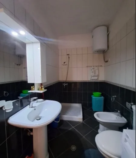 Tirane, jepet me qera apartament 2+1 , 550 € (KODRA E DIELLIT)