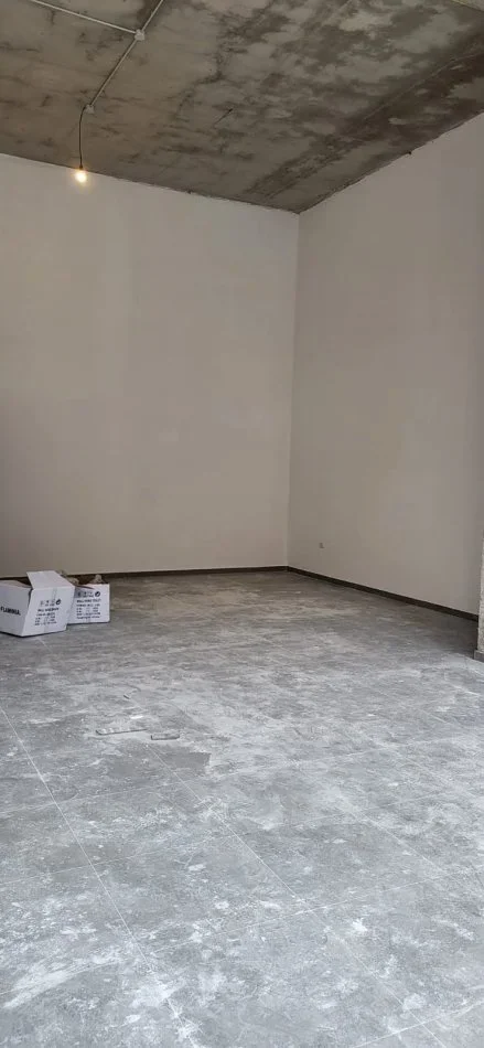 Tirane, jepet me qera dyqan Kati 0, 70 m² 2.100 € (RRUGA E BARRIKADAVE)