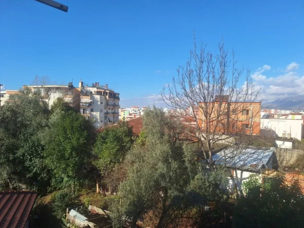 Pa komision - Shes apartament 2+1+Aneks+Ballkon Kati 4, 63 m² 10.600.000 Leke (Ali Demi)