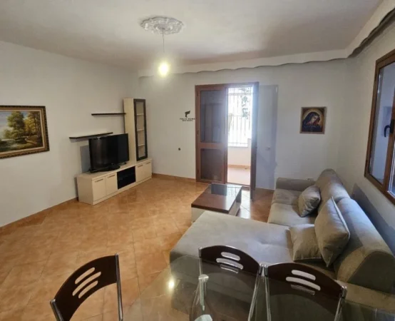 Tirane, jepet me qera apartament 2+1 Kati 1, 100 m² 500 € (KODRA E DIELLIT)