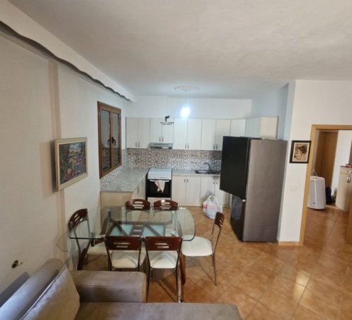 Tirane, jepet me qera apartament 2+1 Kati 1, 100 m² 500 € (KODRA E DIELLIT)