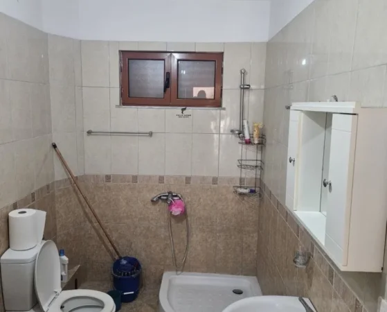 Tirane, jepet me qera apartament 2+1 Kati 1, 100 m² 500 € (KODRA E DIELLIT)