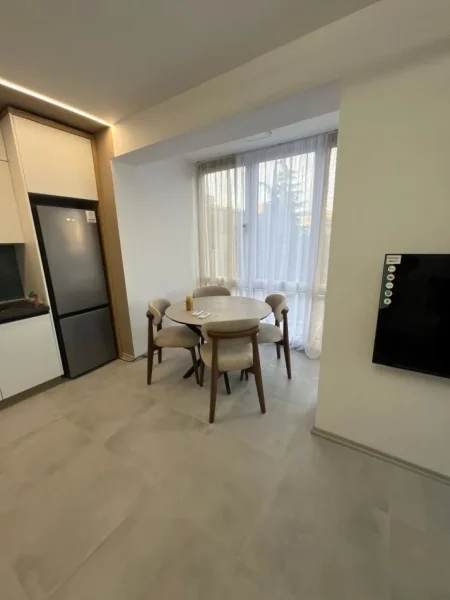 Tirane, jepet me qera apartament 2+1+Ballkon Kati 4, 80 m² 650 € (PAZARI I RI)