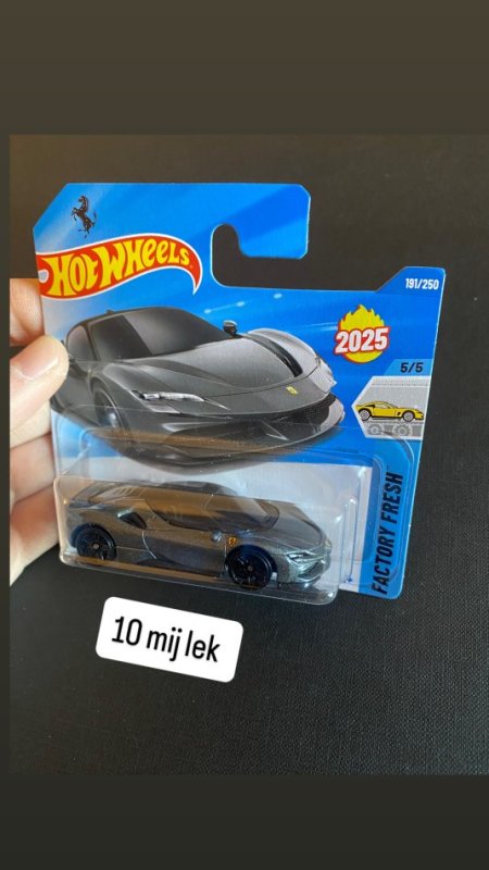 Tirane, shes Makina metalike modele shum te vecanta cmimet ne baze te modelin si ne foto 12 €