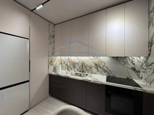 Tirane, jepet me qera apartament 1+1 Kati 13, 75 m² 1.200 € (Rruga Mine Peza)