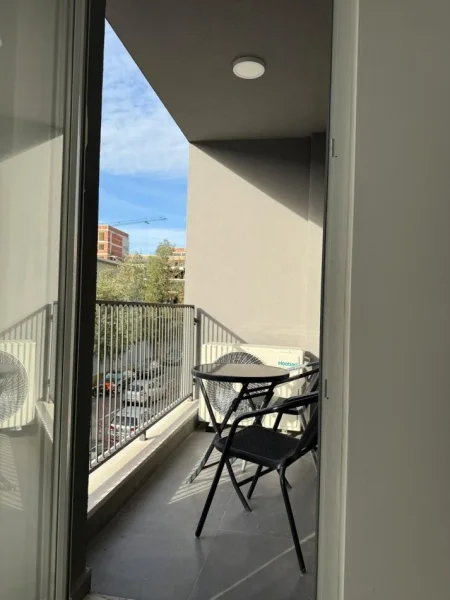 Tirane, jap me qera apartament 2+1 Kati 1, 84 m² 550 € (Univers City)