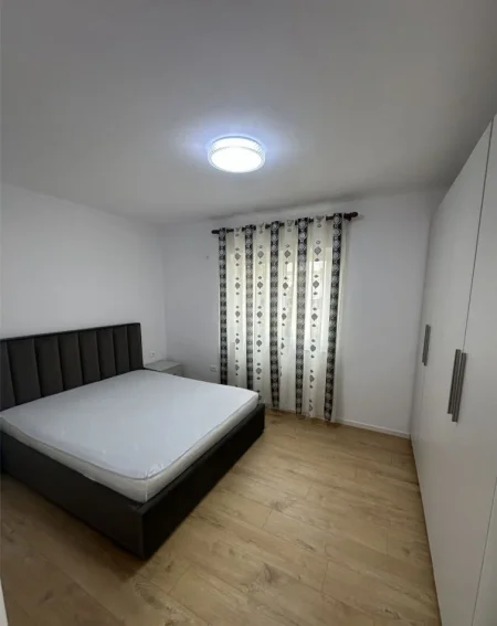 Tirane, jepet me qera apartament 2+1+Ballkon Kati 4, 80 m² 600 € (DON BOSKO)
