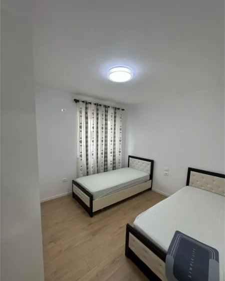 Tirane, jepet me qera apartament 2+1+Ballkon Kati 4, 80 m² 600 € (DON BOSKO)