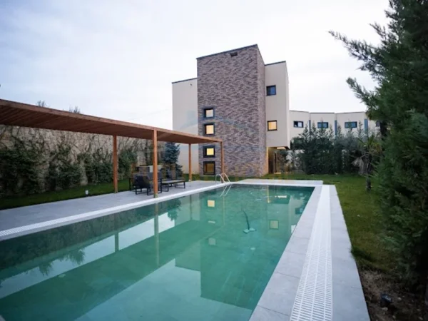 Tirane, shitet Vile 2 Katshe , 400 m² 1.600.000 € (Rezidenca "Habitat", Mjull-Bathore.)