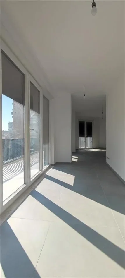 Tirane, jepet me qera zyre Kati 6, 220 m² 2.500 € (RRUGA E DIBRES)
