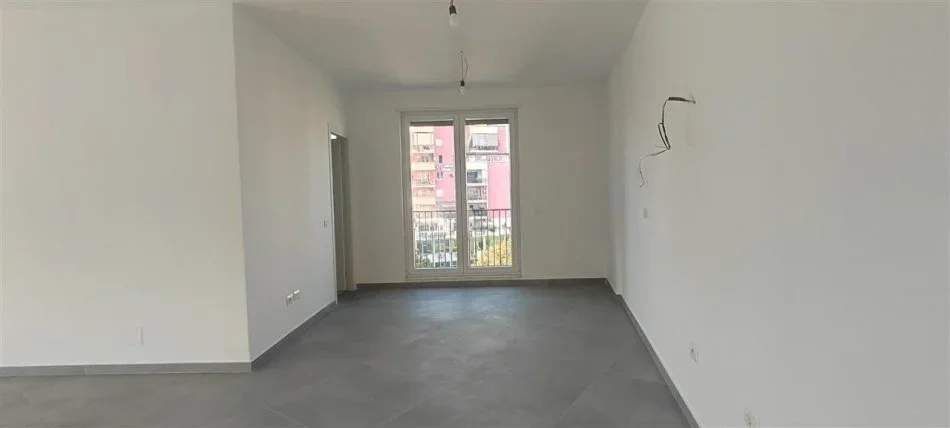 Tirane, jepet me qera zyre Kati 6, 220 m² 2.500 € (RRUGA E DIBRES)
