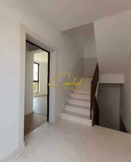 Tirane, jepet me qera Vile 3 Katshe Kati 3, 360 m² 2.500 € (RRUGA E ELBASANIT)