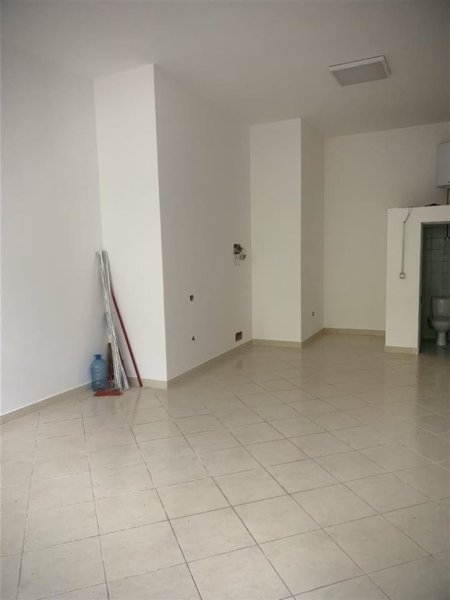 Tirane, shes dyqan Kati 0, 38 m² 145.000 € (Rruga Islam Alla)