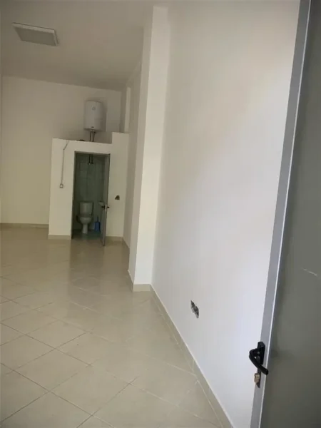 Tirane, shes dyqan Kati 0, 38 m² 145.000 € (Rruga Islam Alla)