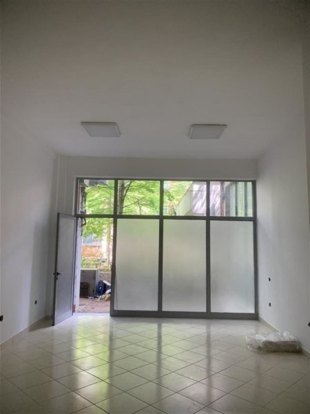 Tirane, shes dyqan Kati 0, 38 m² 145.000 € (Rruga Islam Alla)
