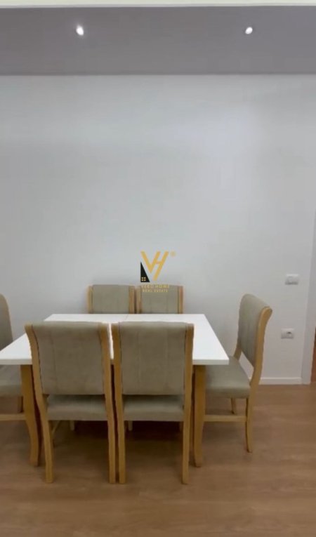 Tirane, jepet me qera apartament 3+1+Aneks+Ballkon Kati 4, 130 m² 520 € (PASKUQAN)