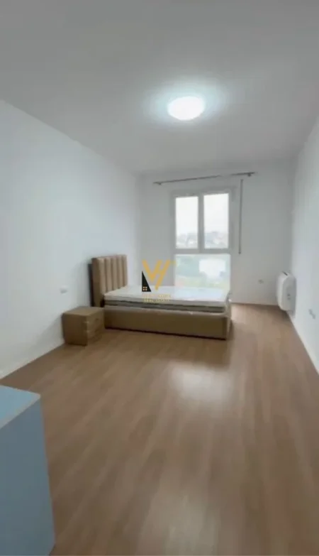 Tirane, jepet me qera apartament 3+1+Aneks+Ballkon Kati 4, 130 m² 520 € (PASKUQAN)