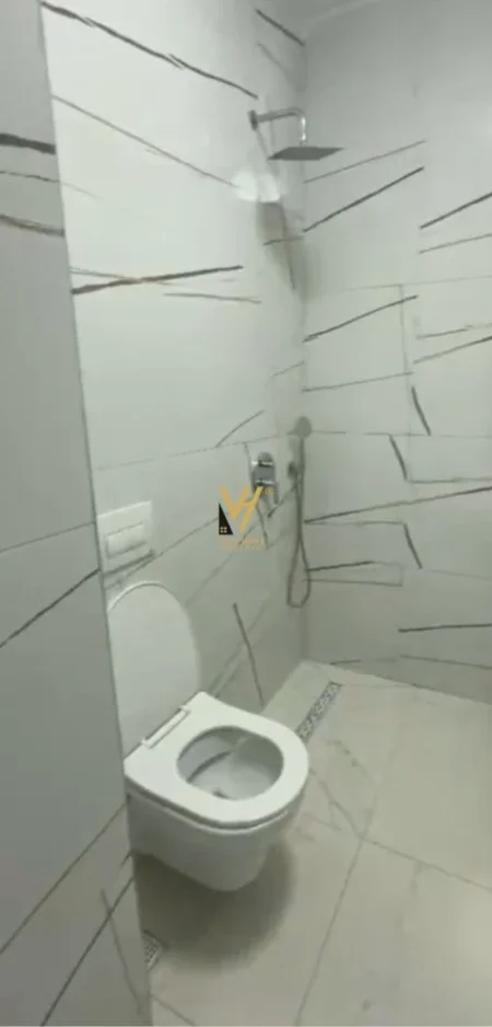 Tirane, jepet me qera apartament 3+1+Aneks+Ballkon Kati 4, 130 m² 520 € (PASKUQAN)