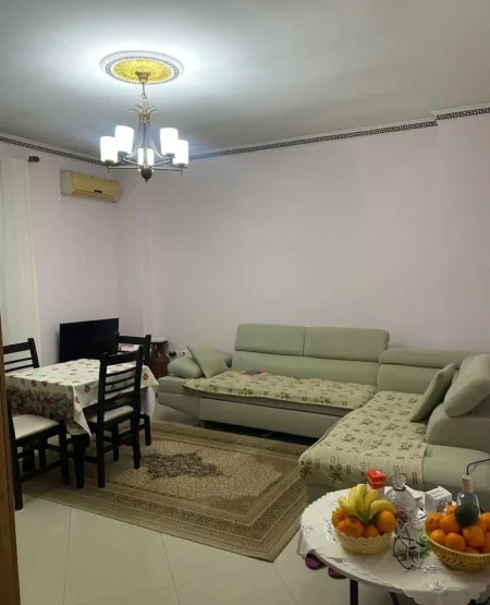 Tirane, jepet me qera apartament 2+1+Ballkon Kati 4, 110 m² 600 € (KOMUNA E PARISIT)