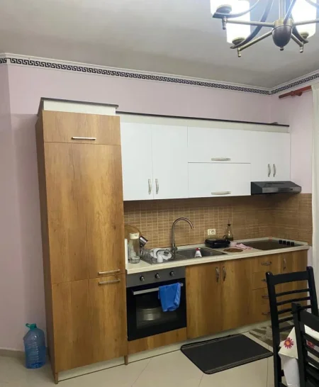 Tirane, jepet me qera apartament 2+1+Ballkon Kati 4, 110 m² 600 € (KOMUNA E PARISIT)
