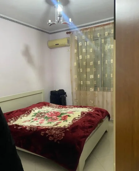 Tirane, jepet me qera apartament 2+1+Ballkon Kati 4, 110 m² 600 € (KOMUNA E PARISIT)